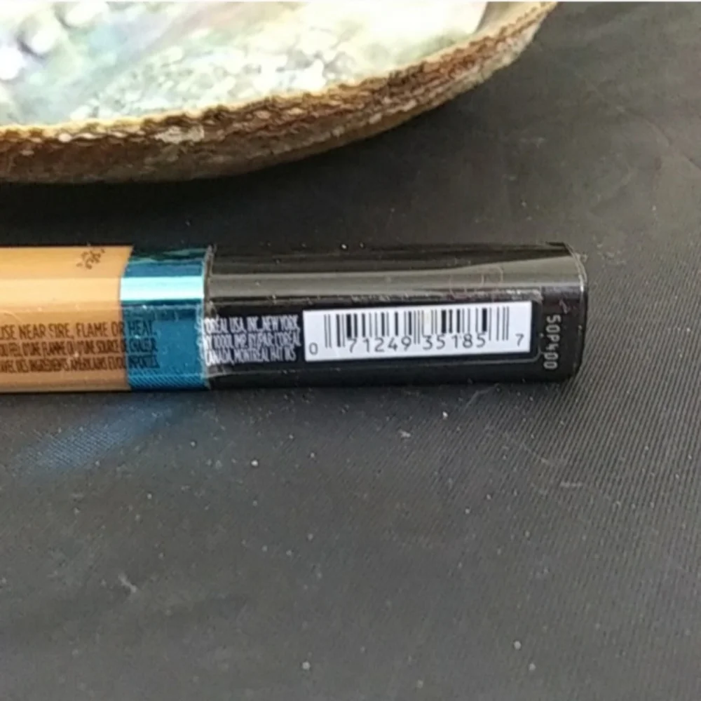L'Oreal Infallible Pro Glow Concealer Shade 08 Color Cocoa